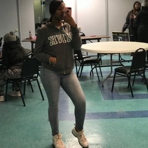 Meet your Posher, Dequana